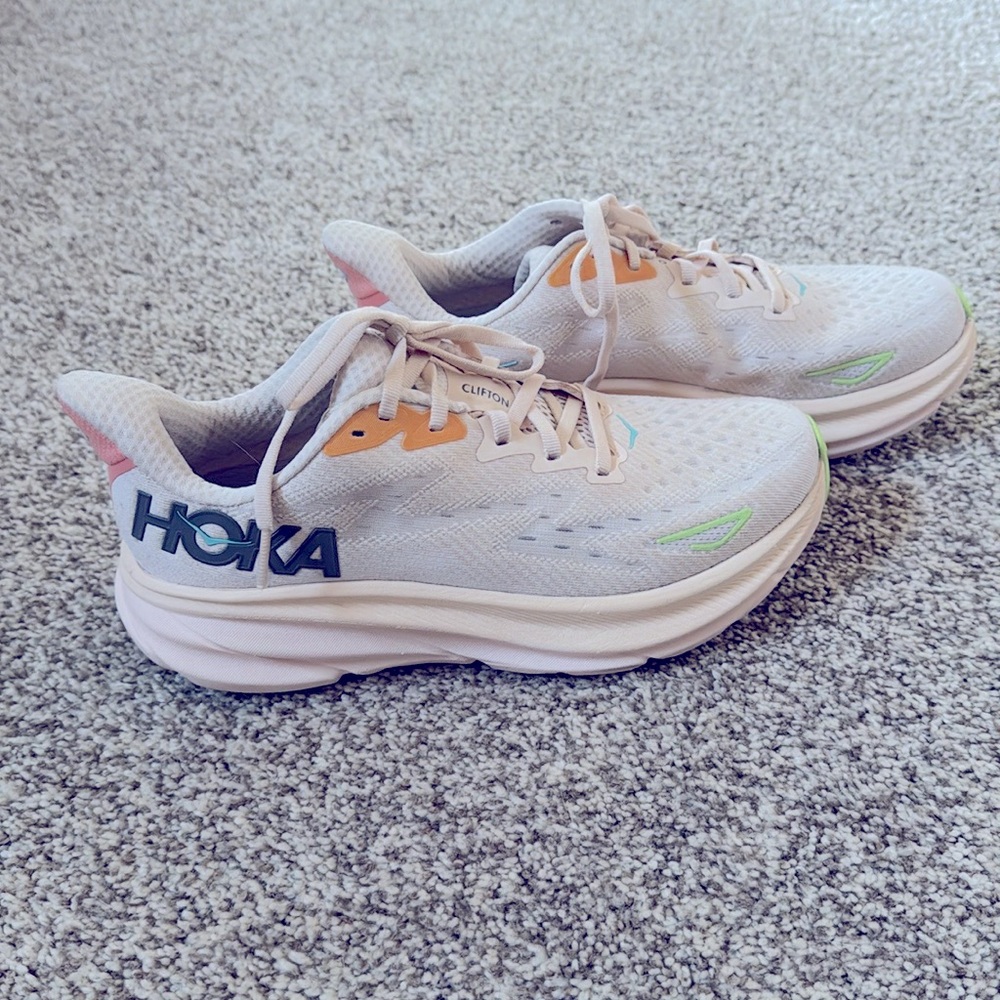 Hoka Clifton 9

Excellent condition- wore one time